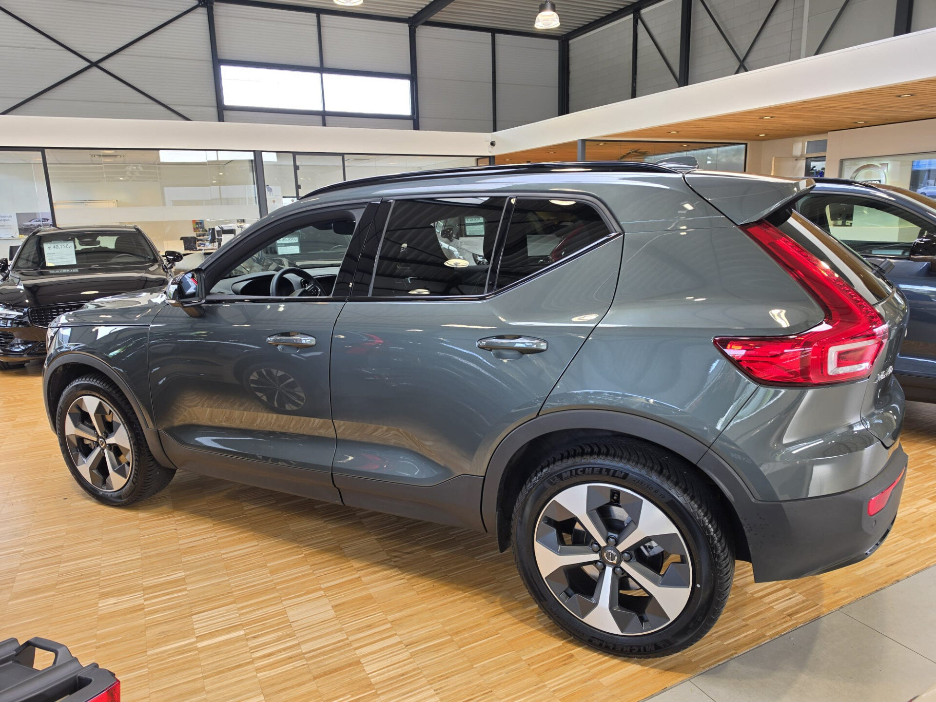 Volvo XC40 2.0 B4 Plus Dark - Afbeelding 3