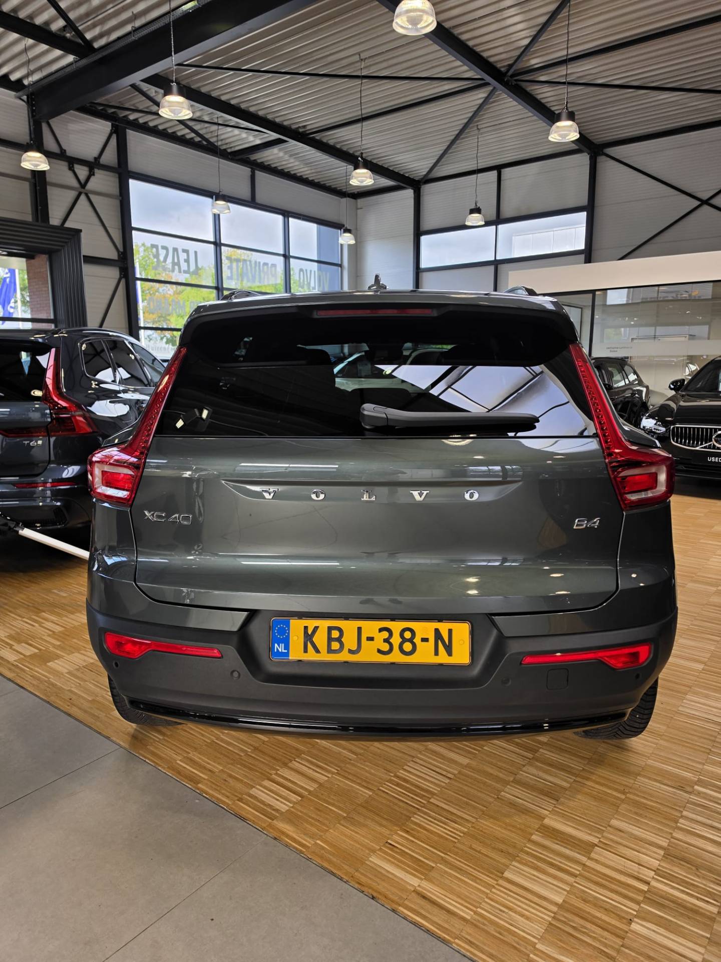 Volvo XC40 2.0 B4 Plus Dark - Afbeelding 4