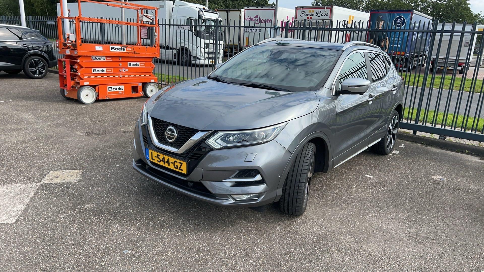 Nissan QASHQAI 1.3 DIG-T Tekna +