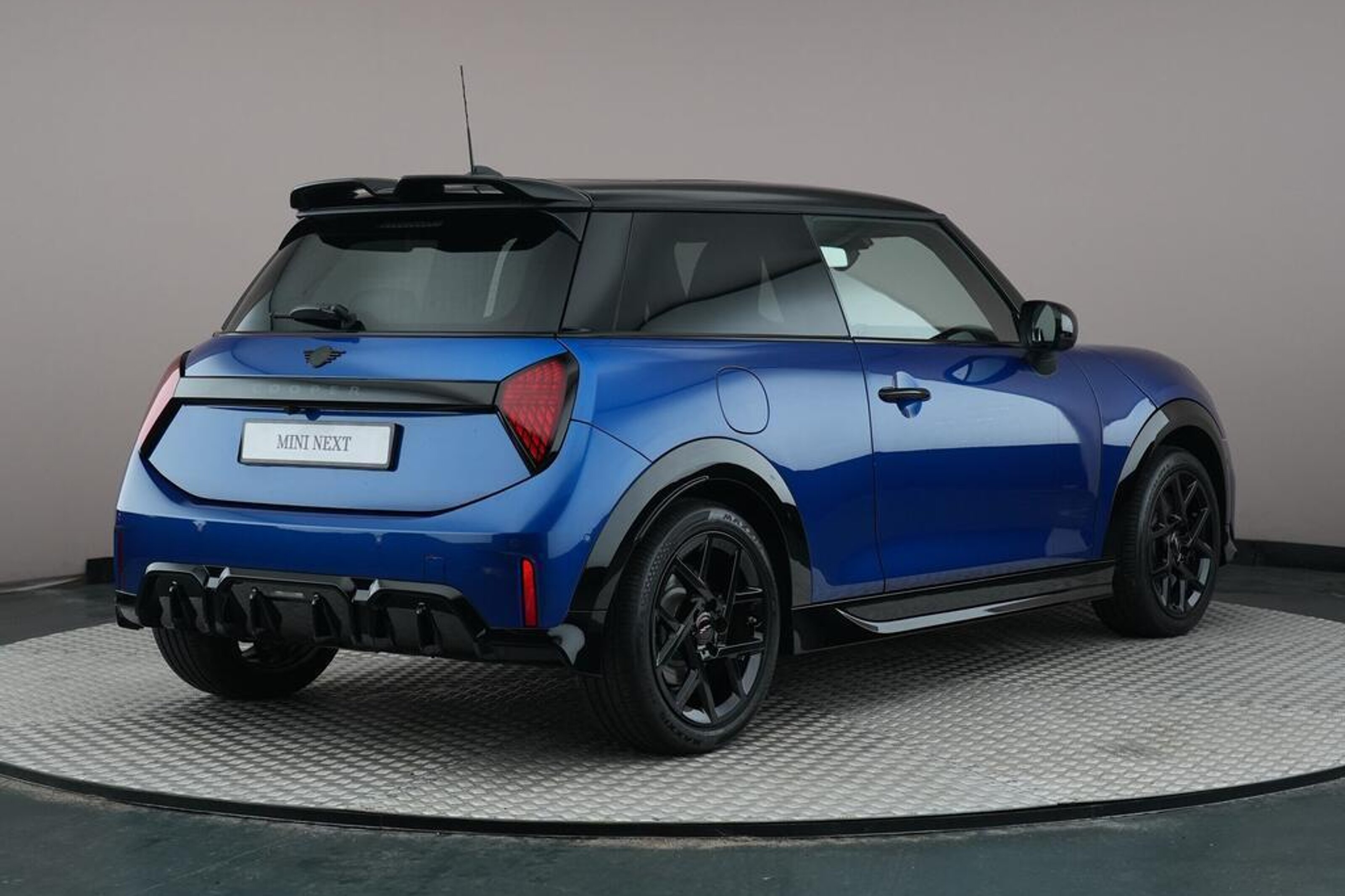 MINI 3-Deurs Hatchback Cooper C Automaat / John Cooper Works / Pakket M