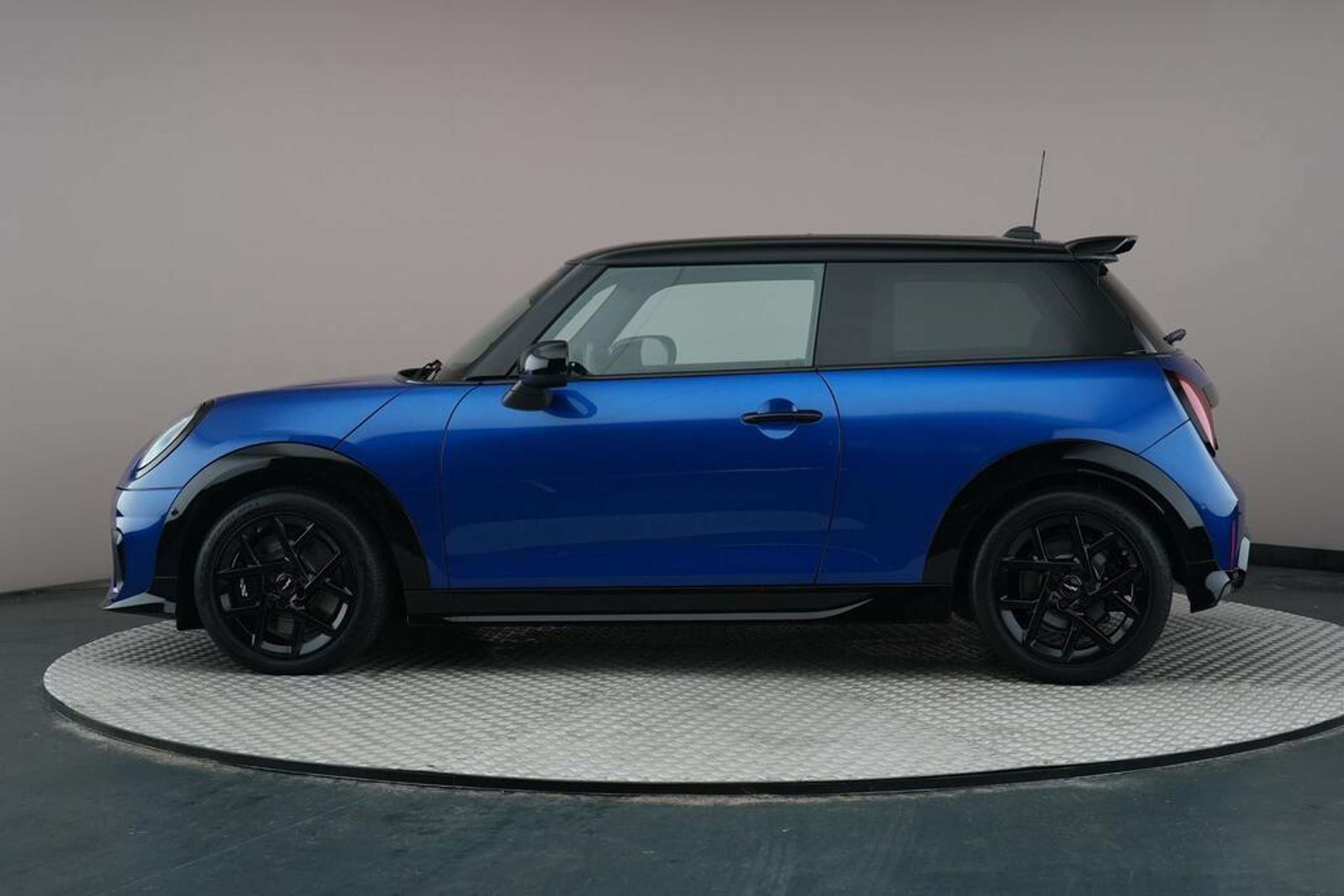 MINI 3-Deurs Hatchback Cooper C Automaat / John Cooper Works / Pakket M