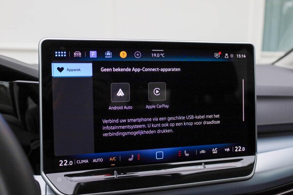 Apple Carplay/Android Auto Apple Carplay/Android Auto