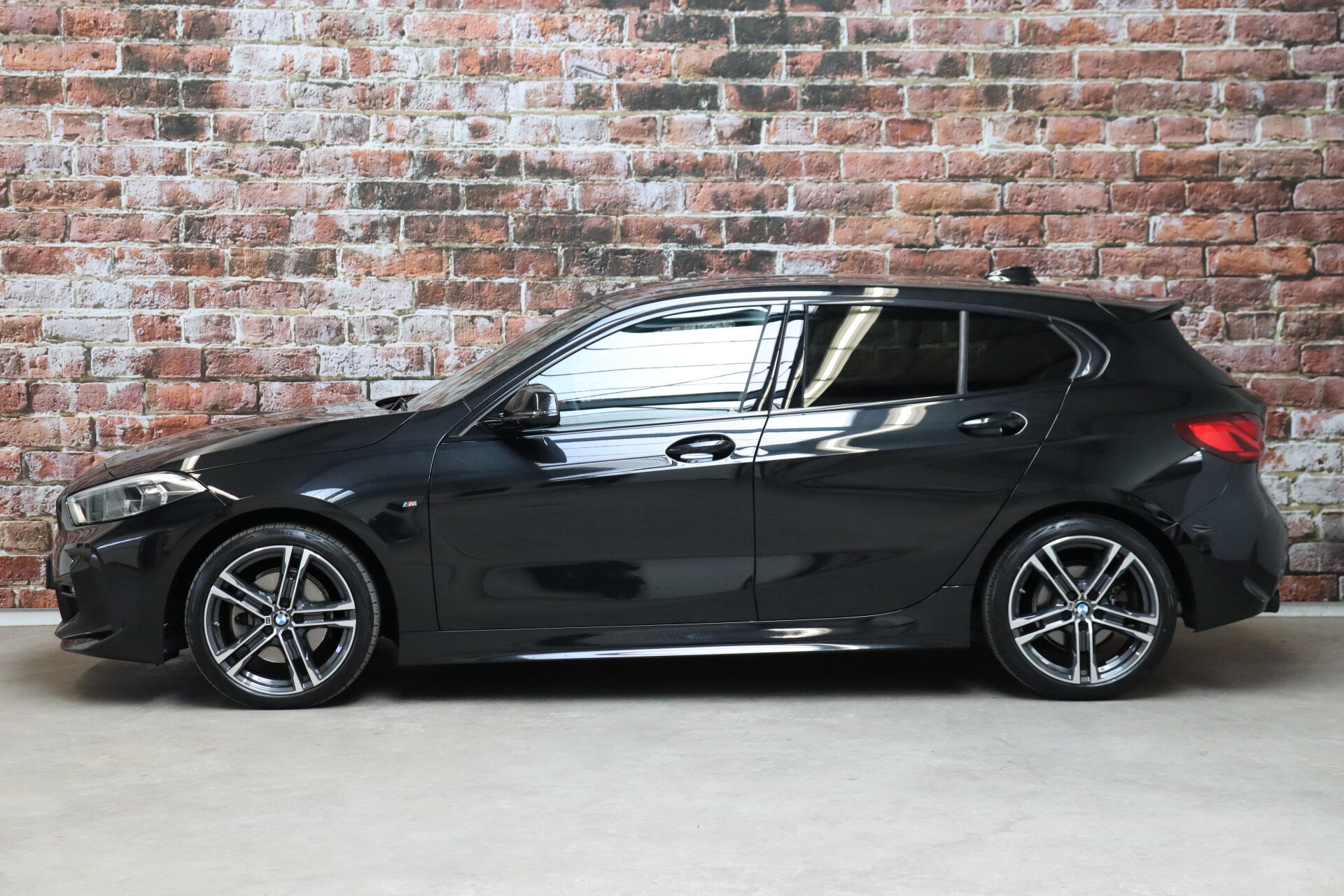 BMW 1 Serie 118i Executive M Sport Pakket Automaat - Afbeelding 3