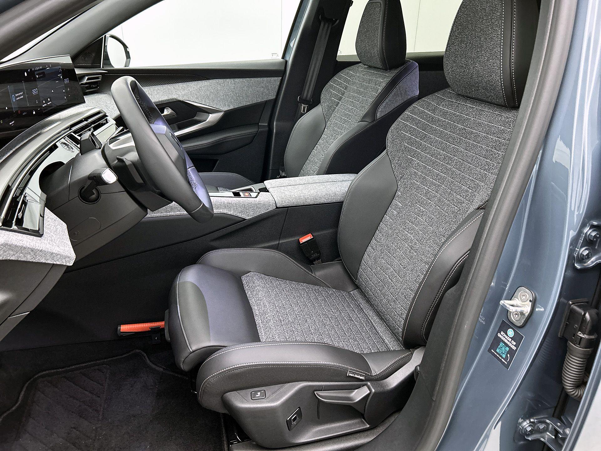 Peugeot e-3008