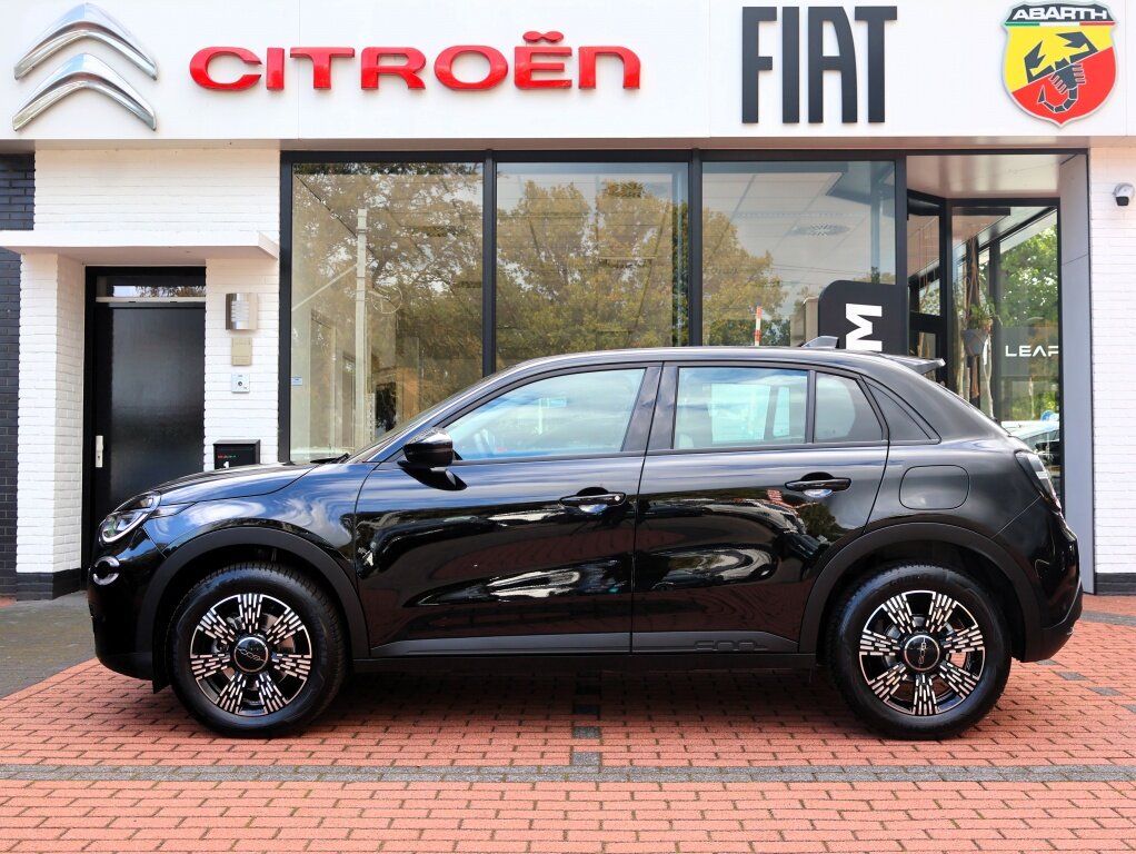 Fiat 600 1.2 Hybrid Turbo Charged 145pk Automaat Icon, Rijklaarprijs | Navigatie | Stoelverwarming | Camera | DAB+ Tuner | Apple Carplay VERKOCHT - Afbeelding 3
