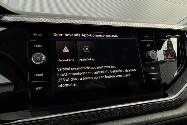 Apple Carplay/Android Auto Apple Carplay/Android Auto