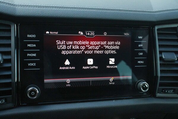 Apple Carplay/Android Auto Apple Carplay/Android Auto