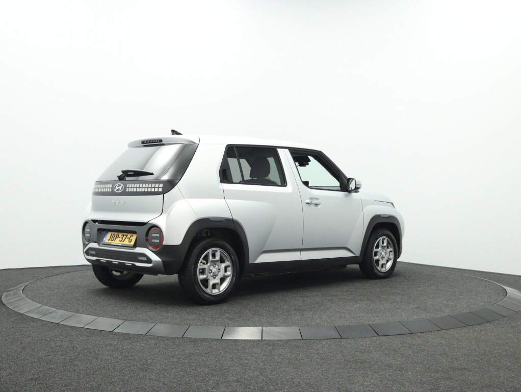 Hyundai Inster Pulse 49 kWh | All season | Private lease 429,- per maand