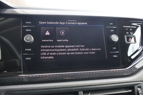 Apple Carplay/Android Auto Apple Carplay/Android Auto