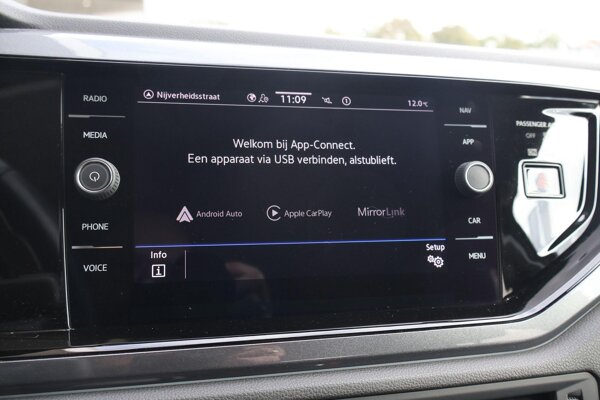 Apple Carplay/Android Auto Apple Carplay/Android Auto