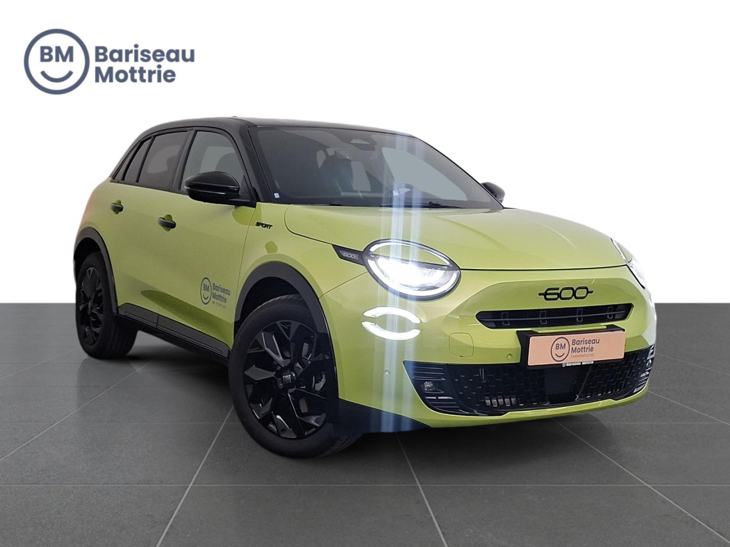 Fiat 600 HYBRID SPORT *CAMERA ACHTER*SENSOREN*ZETELVERWARMING*ELEK KOFFER*DAB*GPS*CARPLAY*