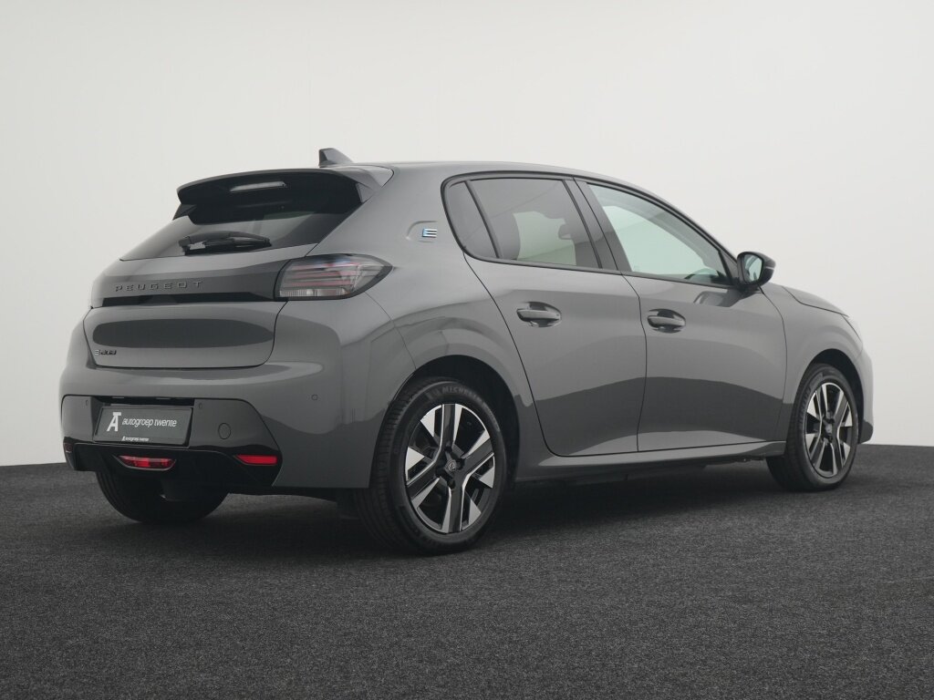 Peugeot e-208 Allure 51 kWh | Carplay | Private lease 489,- p.m. |