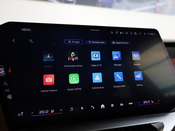 Apple Carplay/Android Auto Apple Carplay/Android Auto