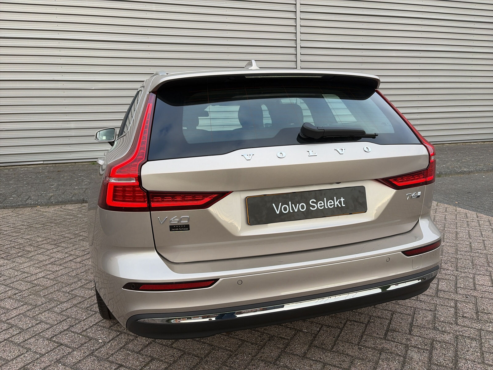 Volvo V60 T6 AWD 350PK Plug-in Hybrid Essential Bright - Afbeelding 5