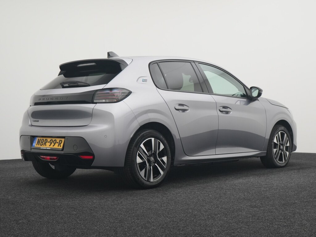 Peugeot e-208 Allure 51 kWh | Carplay | Private lease 489,- p.m. |