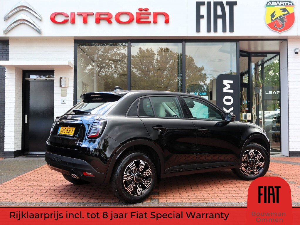 Fiat 600 1.2 Hybrid Turbo Charged 145pk Automaat Icon, Rijklaarprijs | Navigatie | Stoelverwarming | Camera | DAB+ Tuner | Apple Carplay VERKOCHT