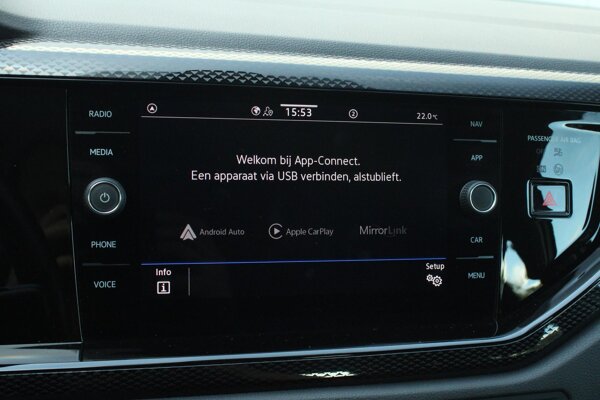 Apple Carplay/Android Auto Apple Carplay/Android Auto