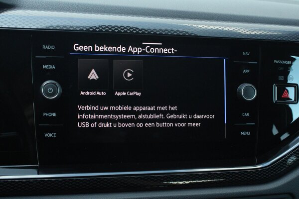 Apple Carplay/Android Auto Apple Carplay/Android Auto