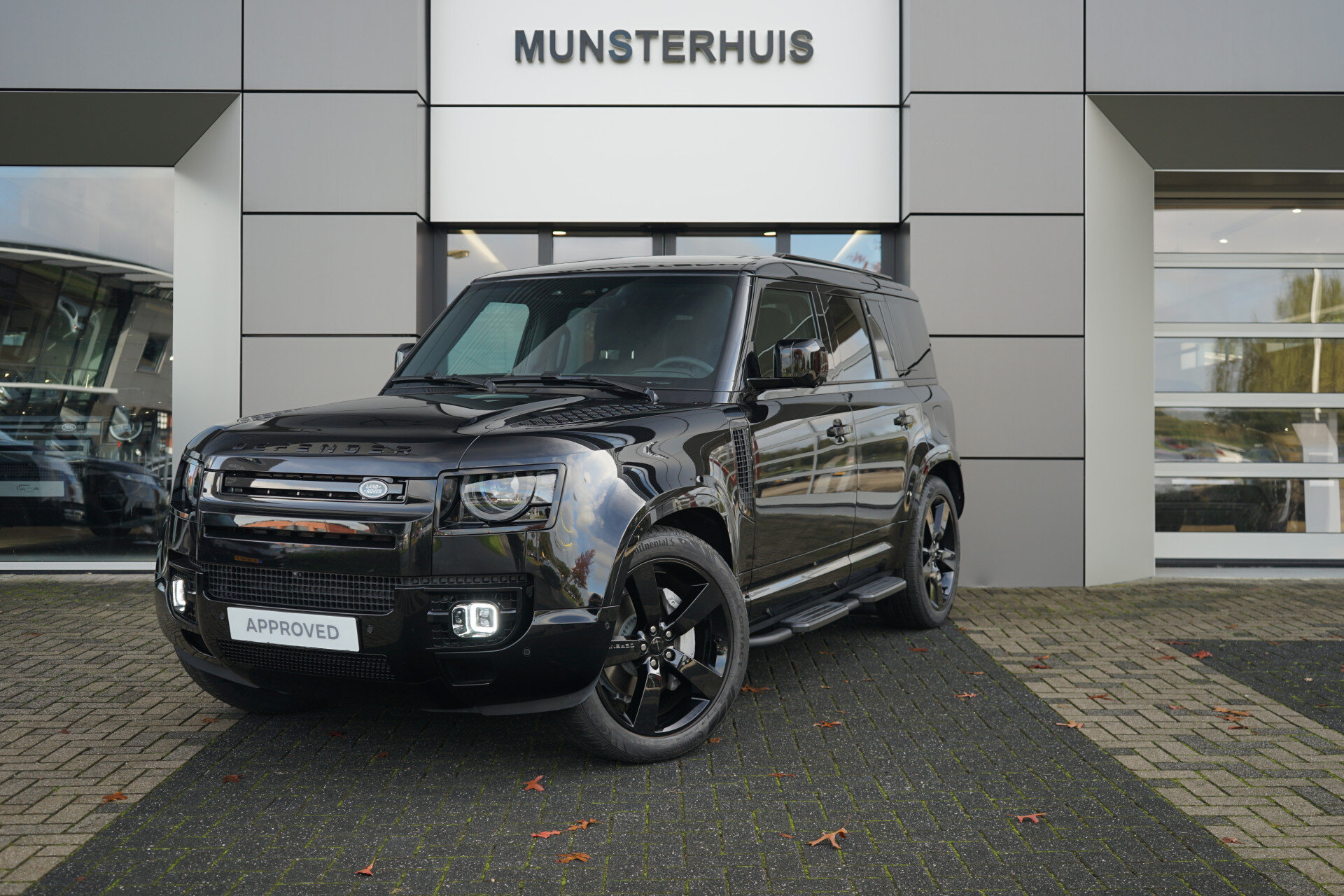 Land Rover Defender 110 P300e 110 X-Dynamic SE