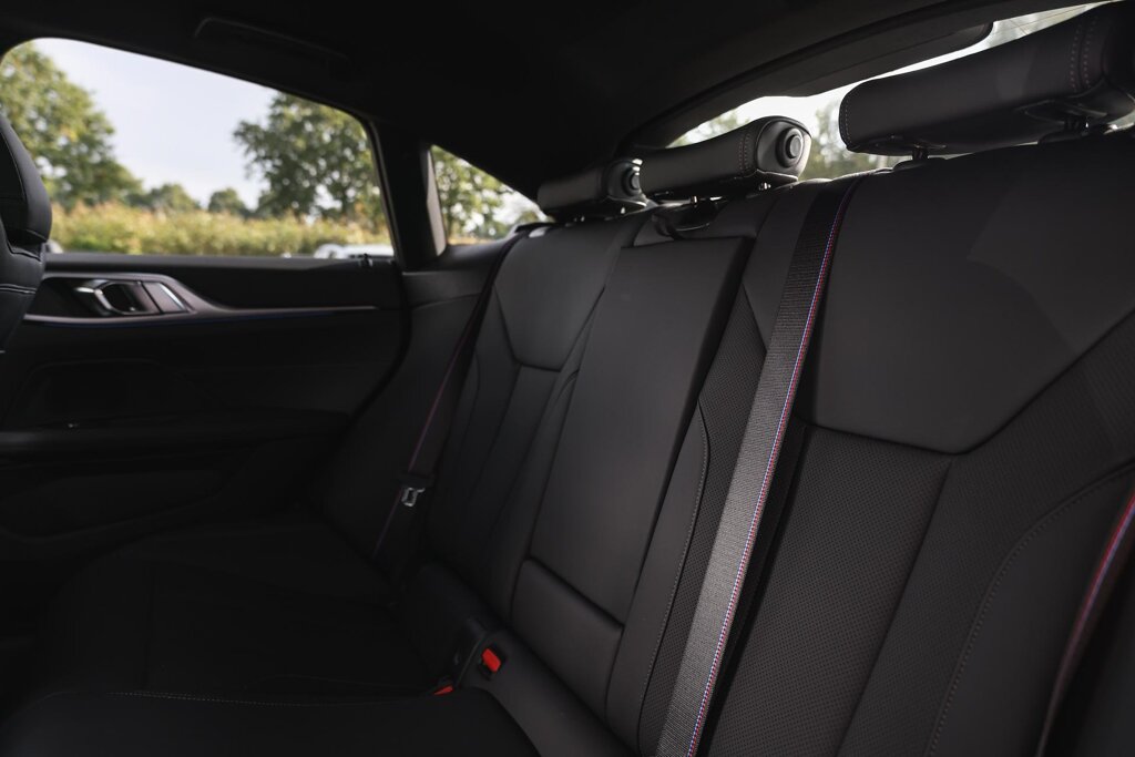 BMW i4 11