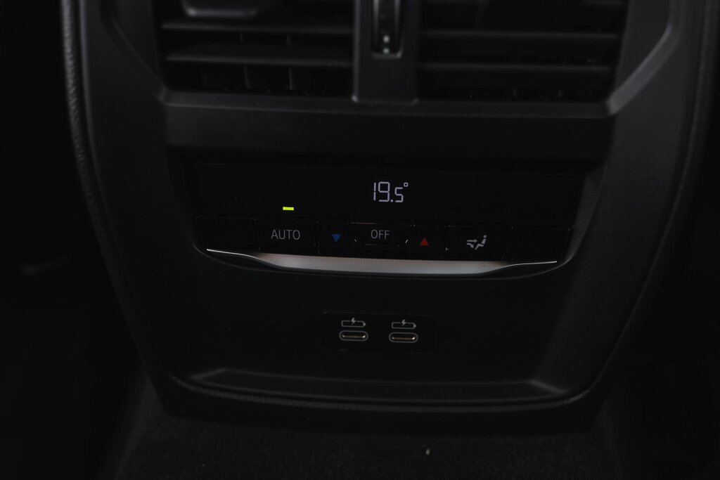 BMW i4 12