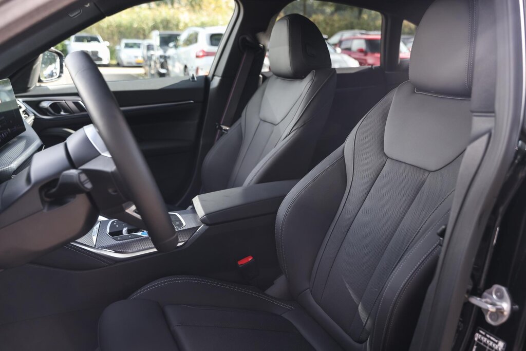 BMW i4 13