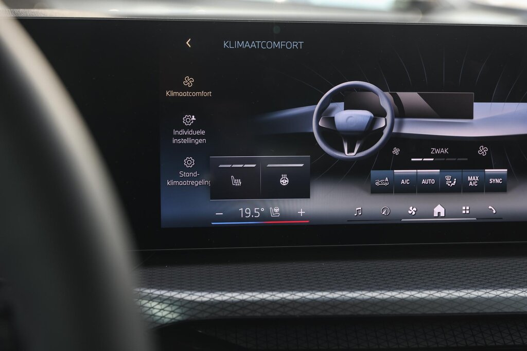 BMW i4 16