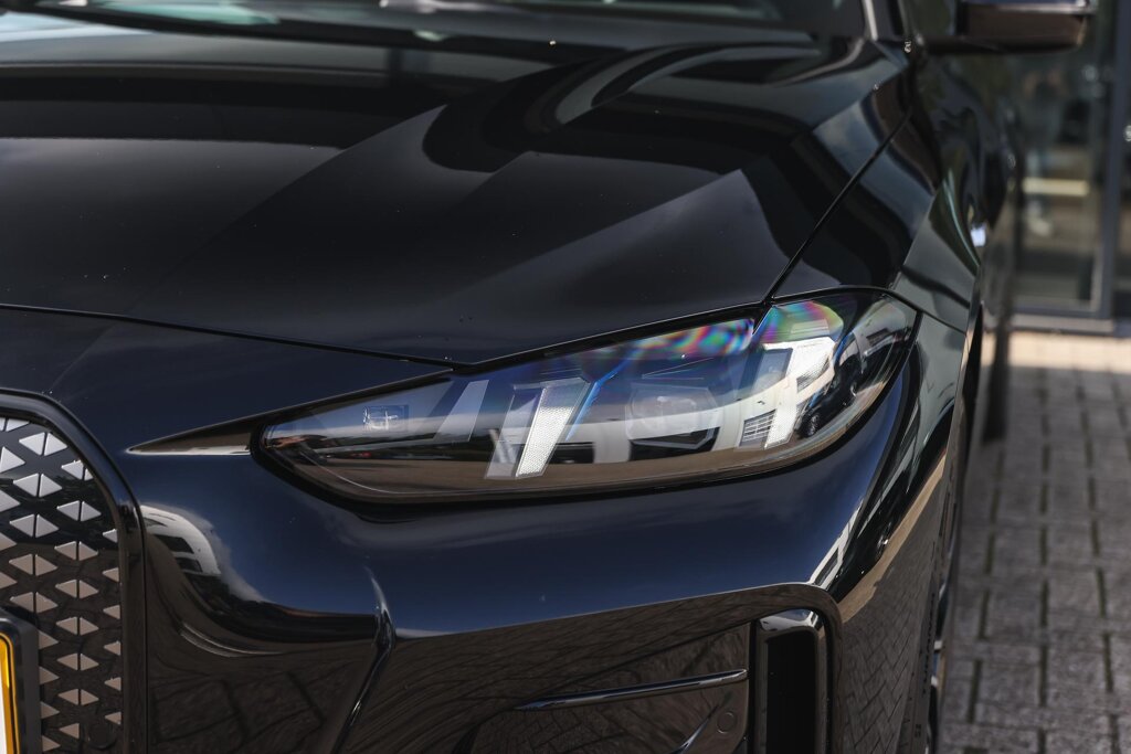 BMW i4 25
