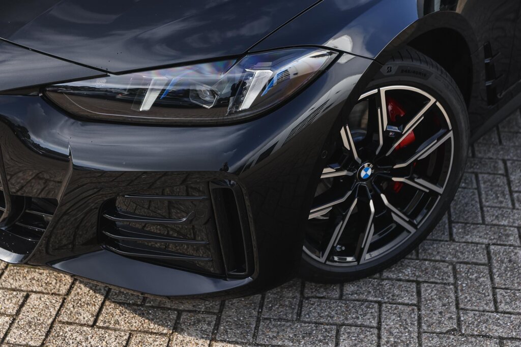 BMW i4 26