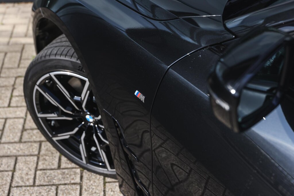 BMW i4 27