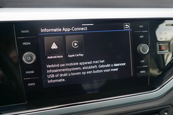 Apple Carplay/Android Auto Apple Carplay/Android Auto