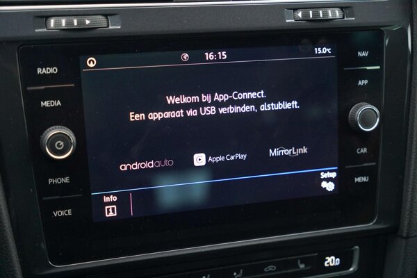Apple Carplay/Android Auto Apple Carplay/Android Auto