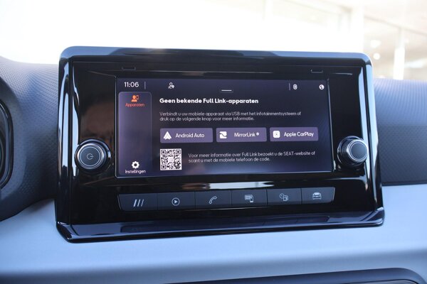 Apple Carplay/Android Auto Apple Carplay/Android Auto