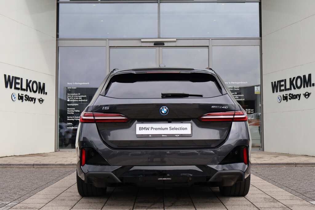 BMW i5 12