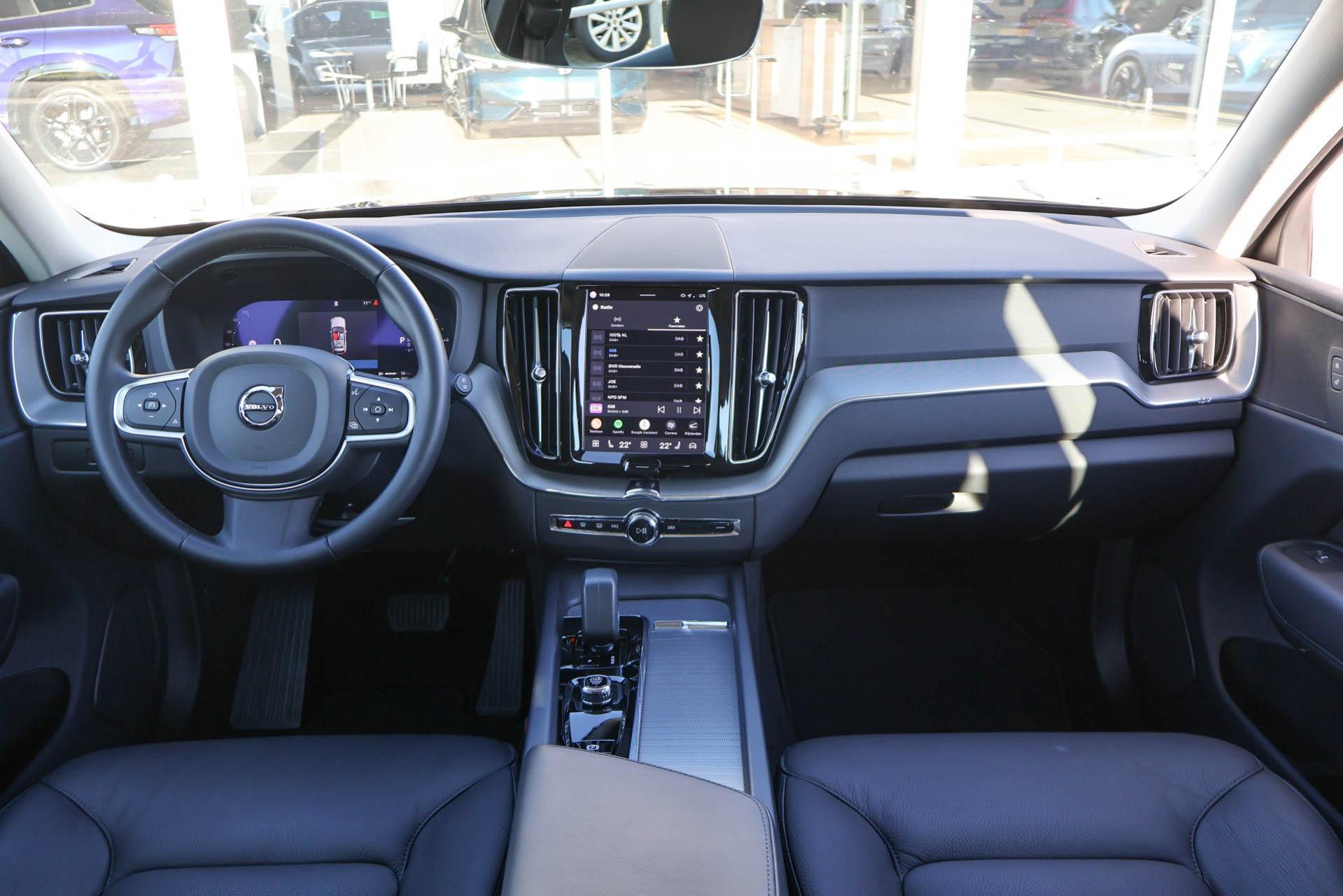 Volvo XC60 2.0 T6 Plug-in hybrid AWD Essential Edition Bright - Afbeelding 4