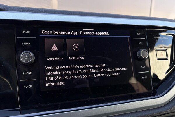 Apple Carplay/Android Auto Apple Carplay/Android Auto