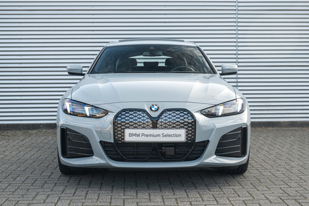 BMW i4 12