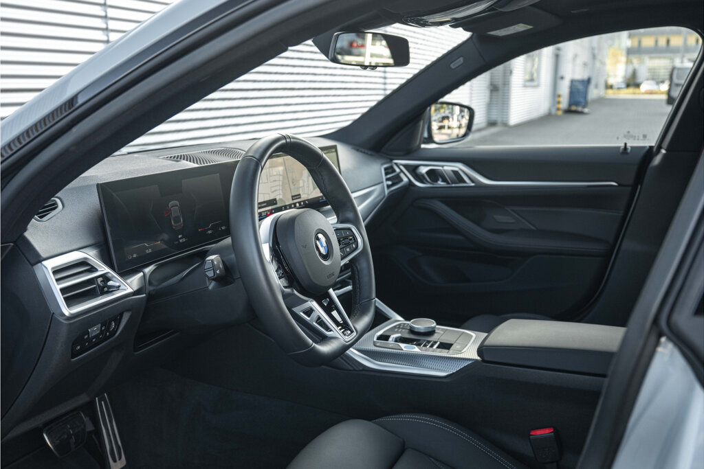 BMW i4 27