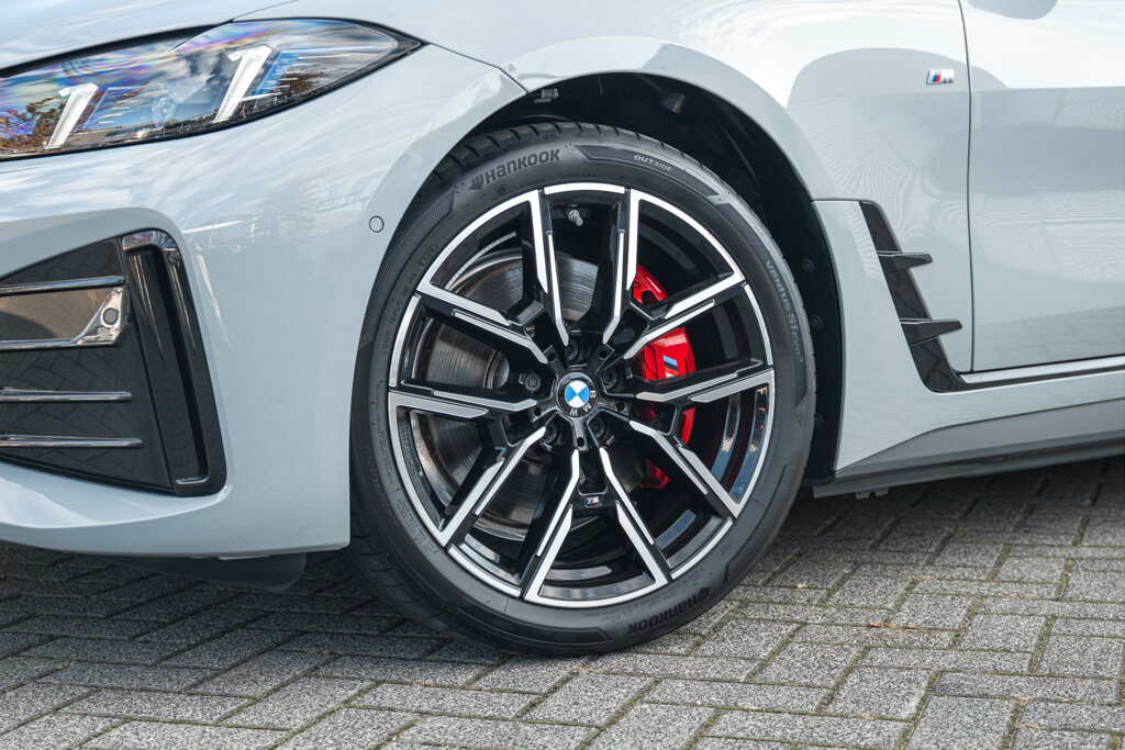 BMW i4 28