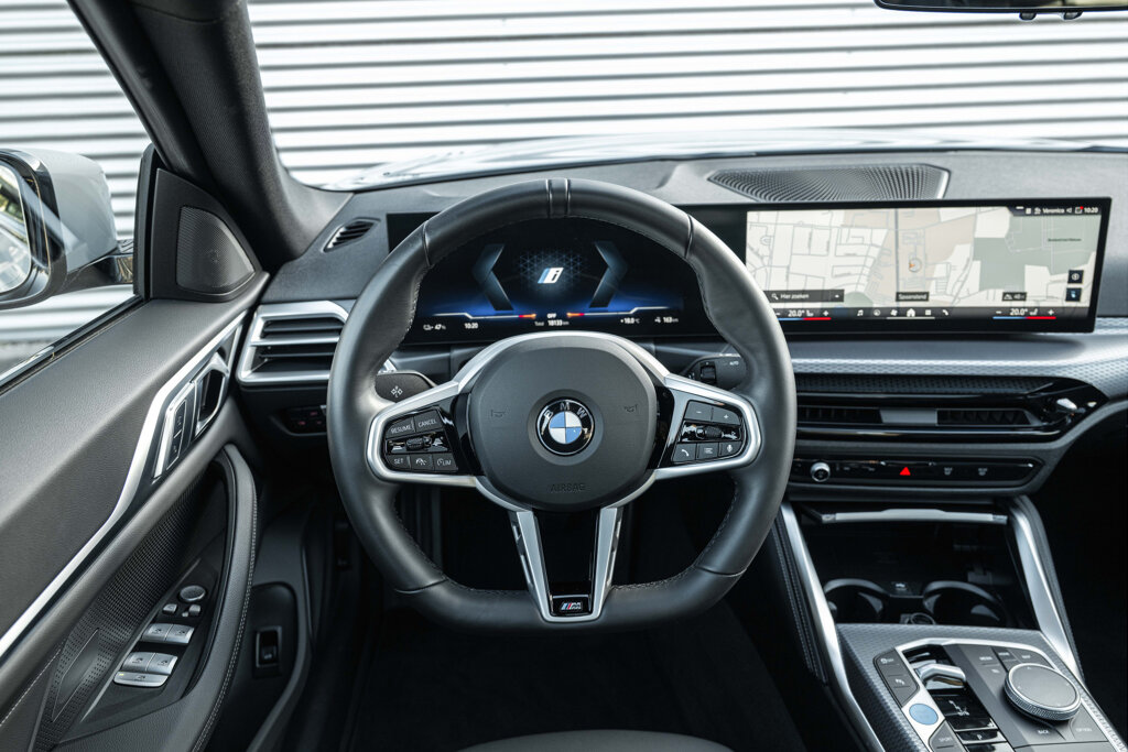 BMW i4 31