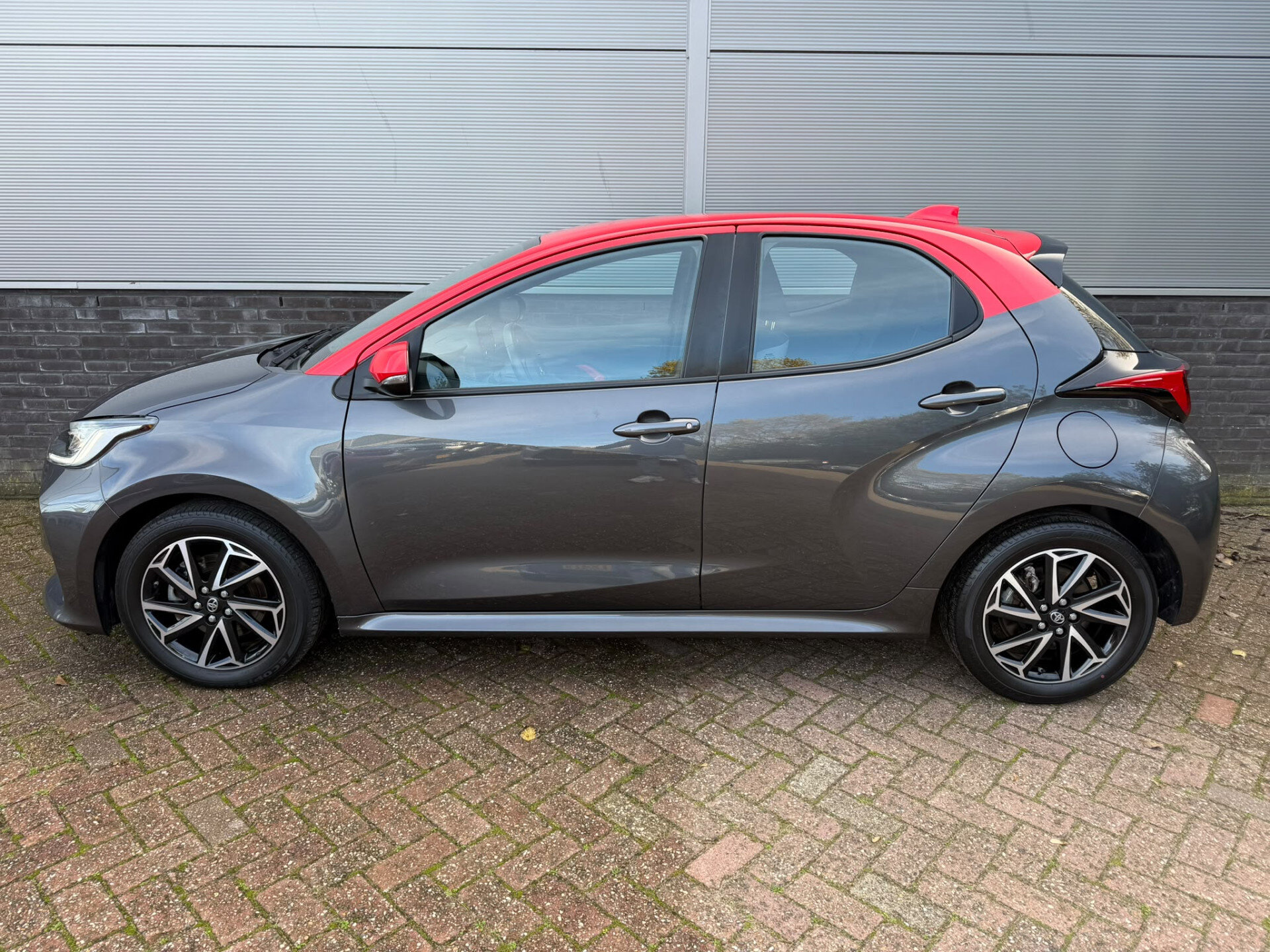 Toyota Yaris 1.5 Hybrid Tokyo Spirit met stoel verwarming - Afbeelding 2