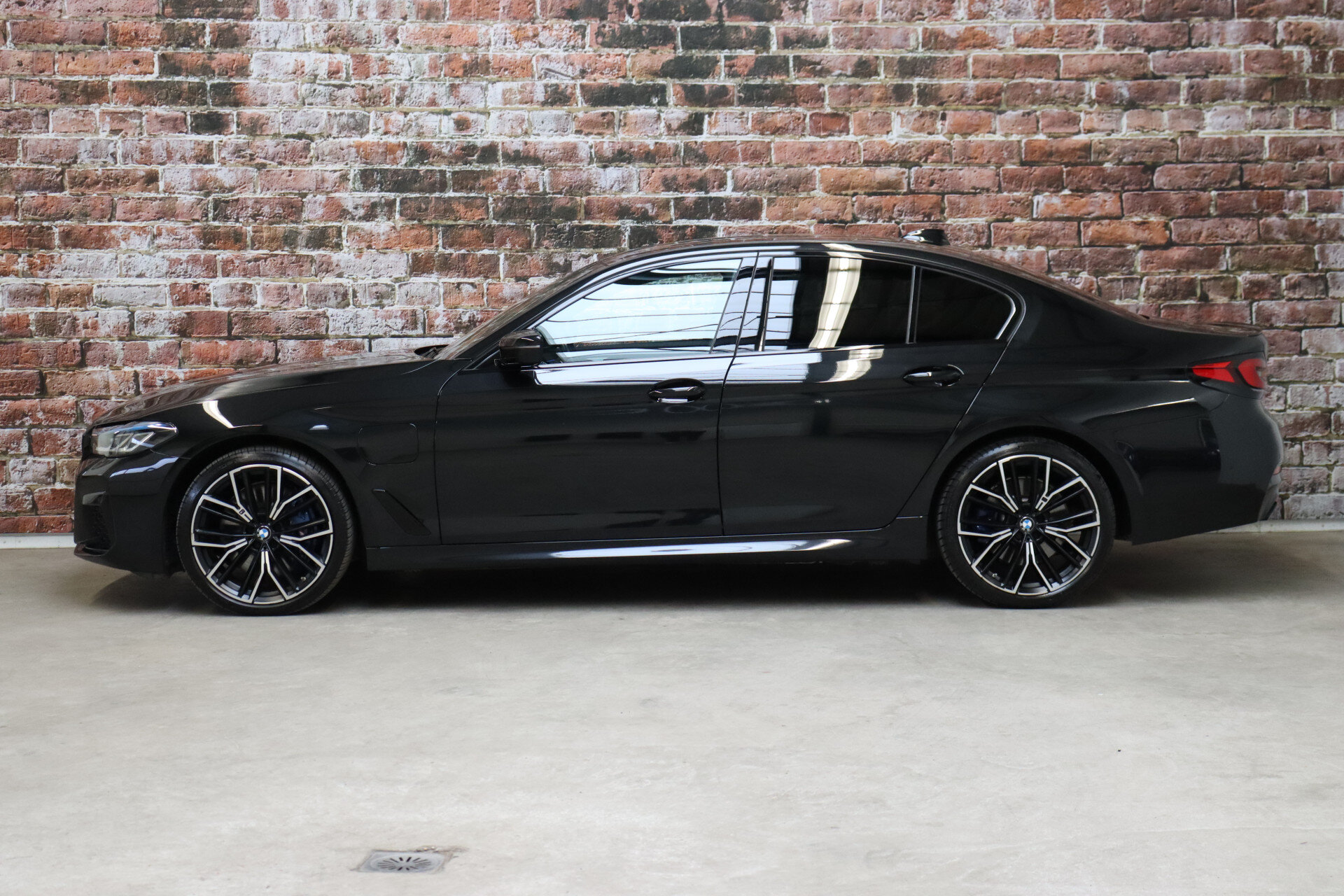 BMW 5 Serie 545e xDrive High Executive M Sport Pakket Automaat - Afbeelding 3