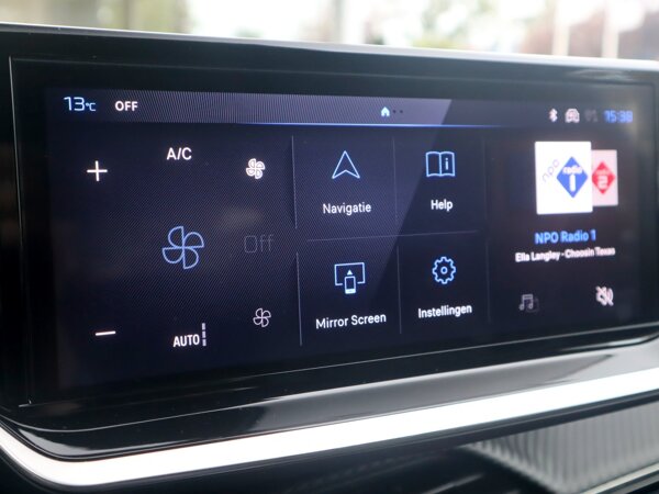 PEUGEOT 10’’ touchscreen met PEUGEOT i-Connect PEUGEOT 10’’ touchscreen met PEUGEOT i-Connect