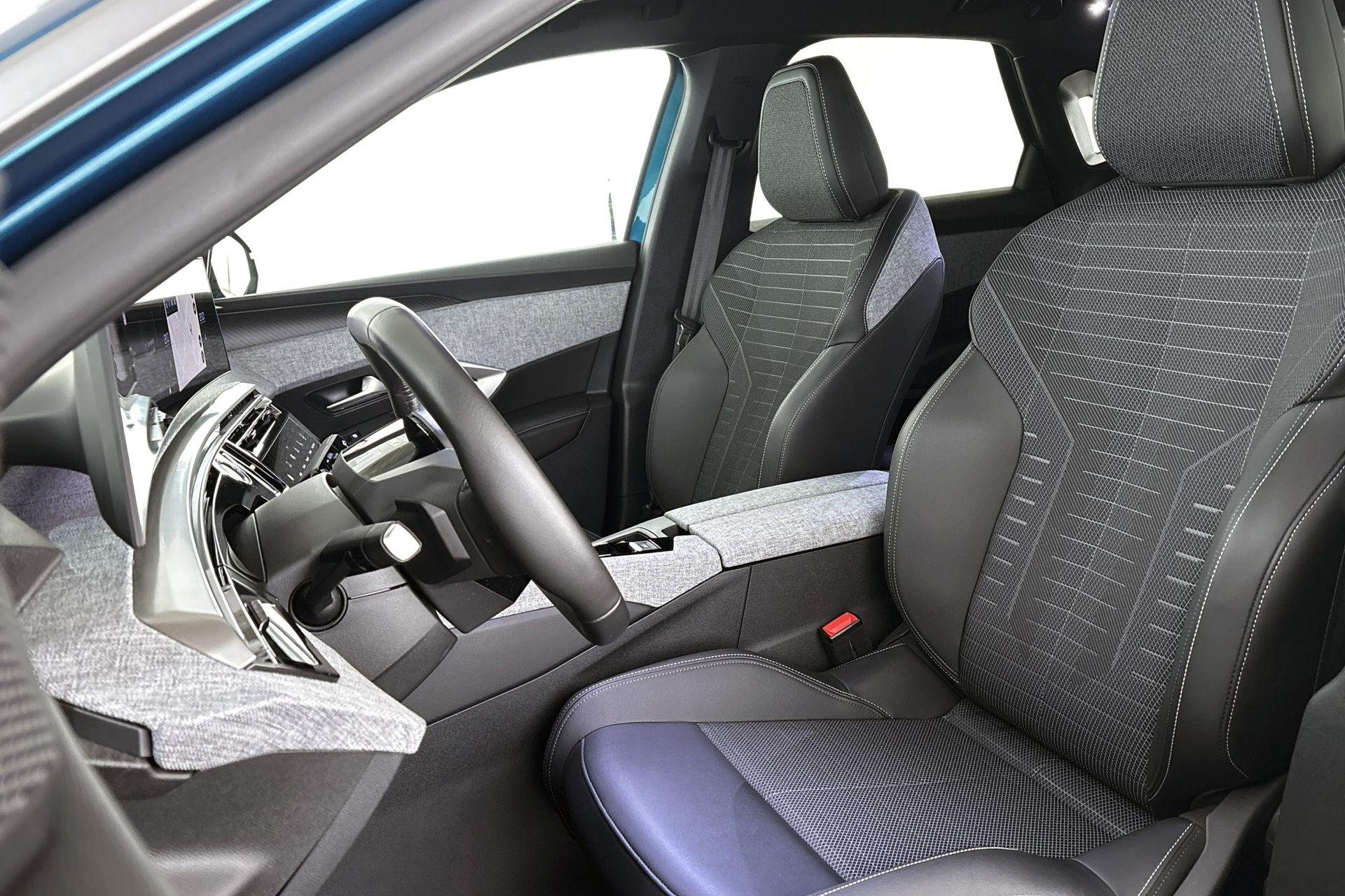 Peugeot e-3008