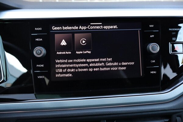 Apple Carplay/Android Auto Apple Carplay/Android Auto