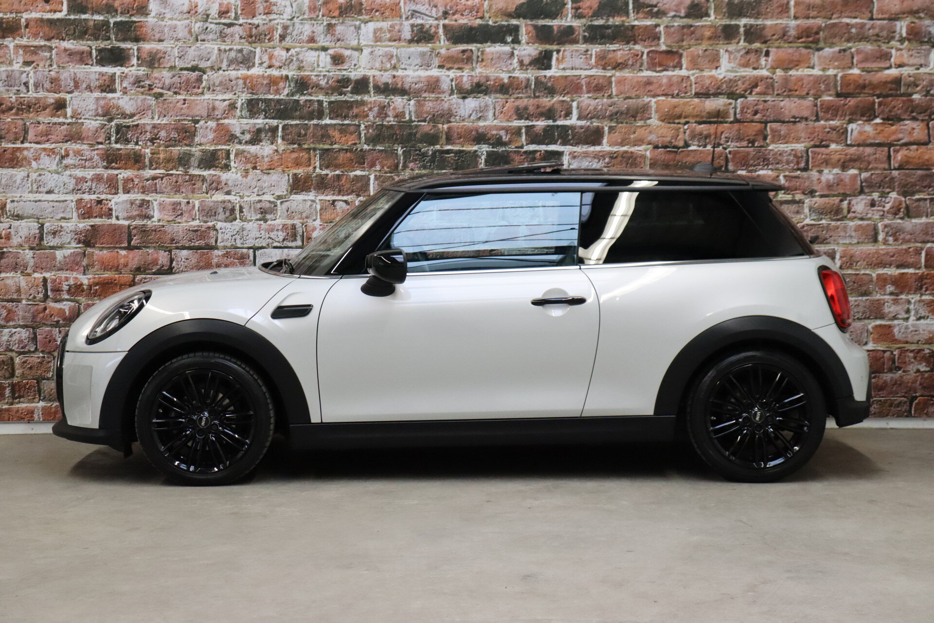 MINI Cooper Hatchback Business Edition Automaat 3 deurs - Afbeelding 2