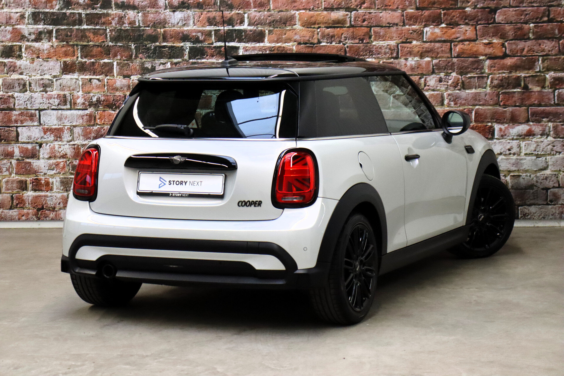 MINI Cooper Hatchback Business Edition Automaat 3 deurs - Afbeelding 3