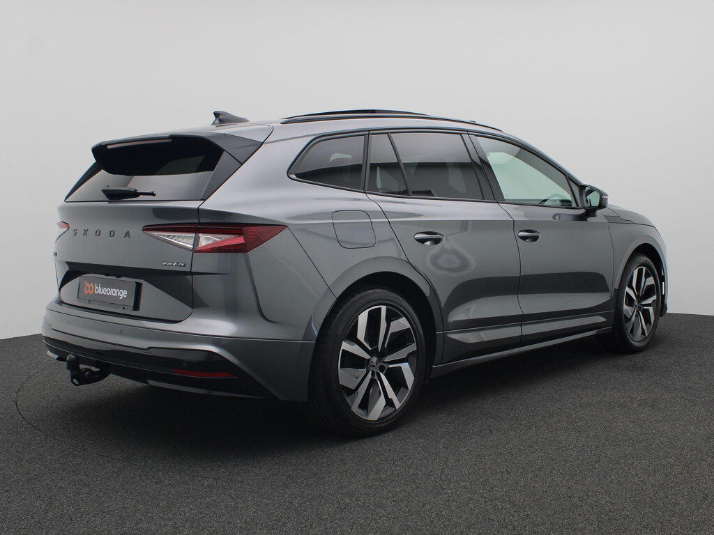 Skoda Enyaq 85 Sportline Tour Edition 286PK Aut. Panoramadak, Trekhaak, Keyless, Elektr. Achterklep, 20" LM Velgen, Achteruitrijcamera, 2000KG Trekgewicht, Stoel-Stuurverwarming, Matrix LED Verlichting - Obraz 4