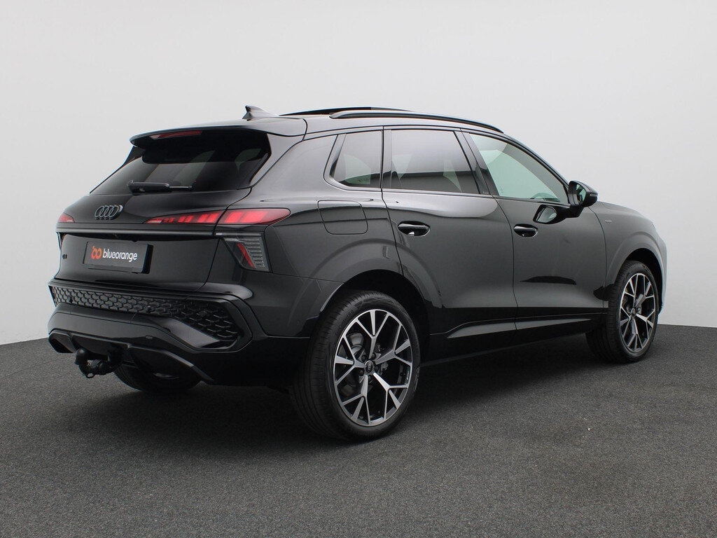 Audi Q3 1.5 200kW e-hybrid S edition 272PK S-Tronic Panoramadak, Trekhaak, S-Line, Achteruitrijcamera, Stoel-Stuurverwarming, 20" LM Velgen, LED Plus, Elektr. Achterklep - Obraz 4