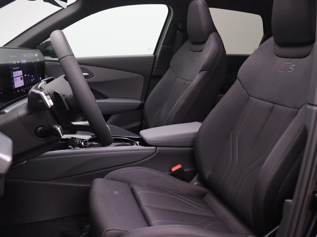 Audi Q3 1.5 200kW e-hybrid S edition 272PK S-Tronic Panoramadak, Trekhaak, S-Line, Achteruitrijcamera, Stoel-Stuurverwarming, 20" LM Velgen, LED Plus, Elektr. Achterklep - Obraz 5